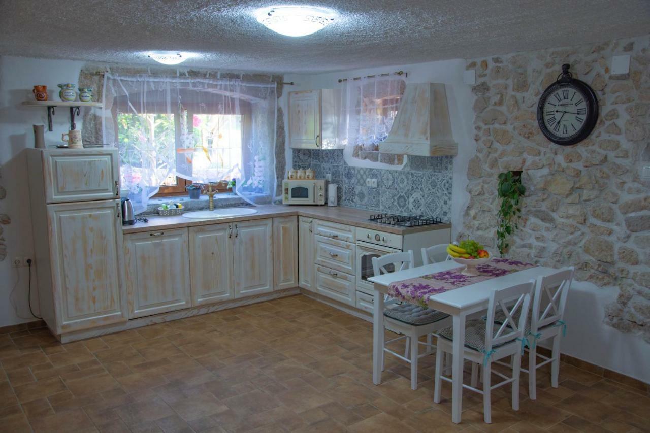 Traditional Stone House St.Anton Malinska Bagian luar foto