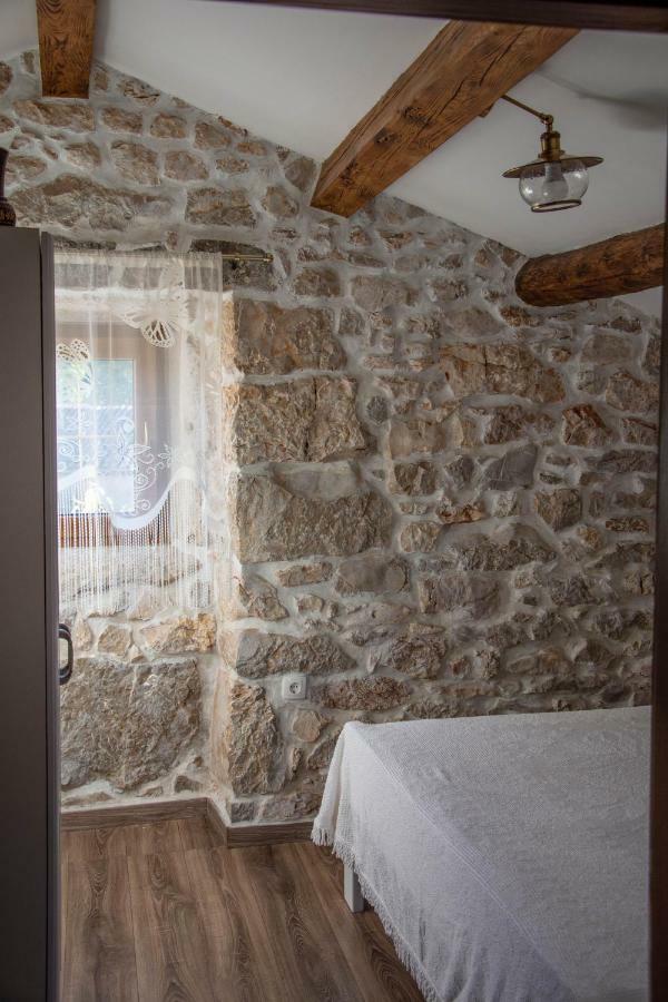 Traditional Stone House St.Anton Malinska Bagian luar foto