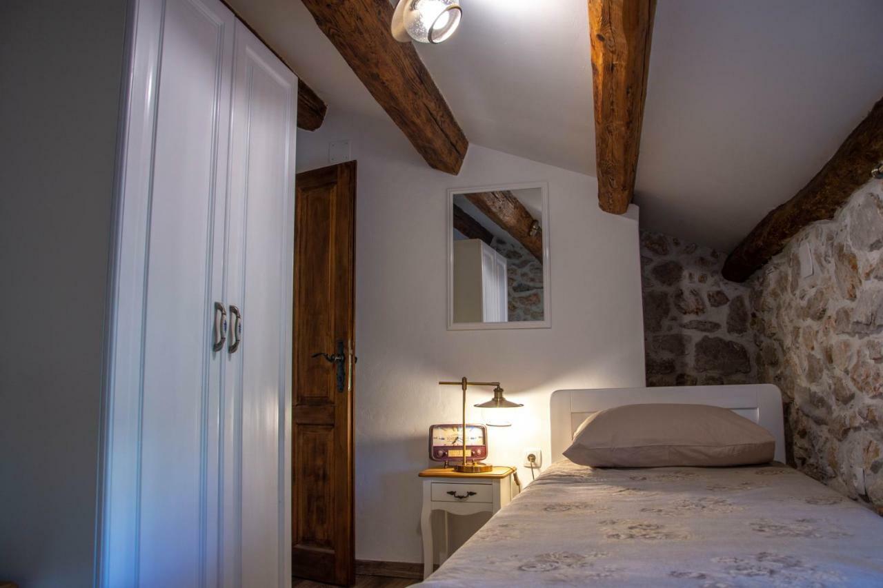 Traditional Stone House St.Anton Malinska Bagian luar foto